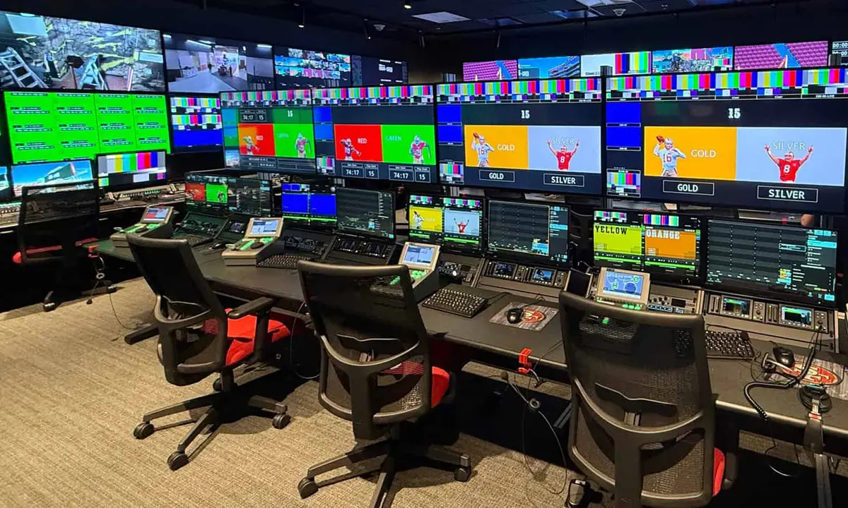 直播调度台多屏幕同时显示多场赛事